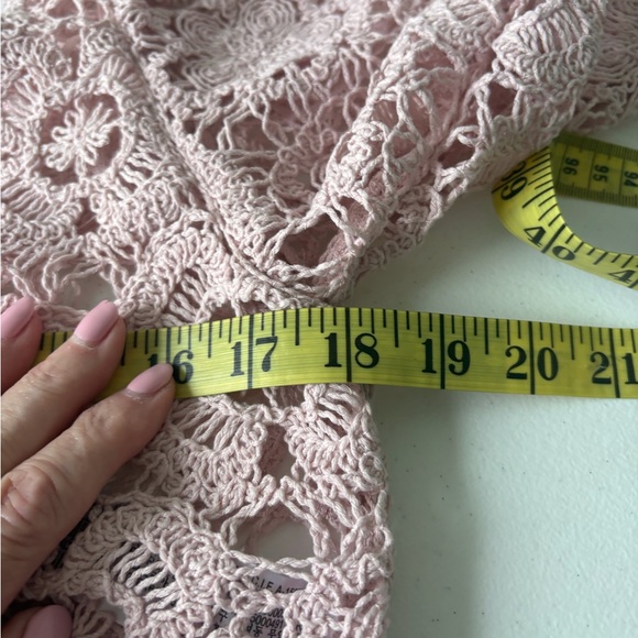 Zara Medium Pink Crochet Crop Top Long Sleeve Boho Scallop Floral Scoop Neckline - Picture 12 of 13